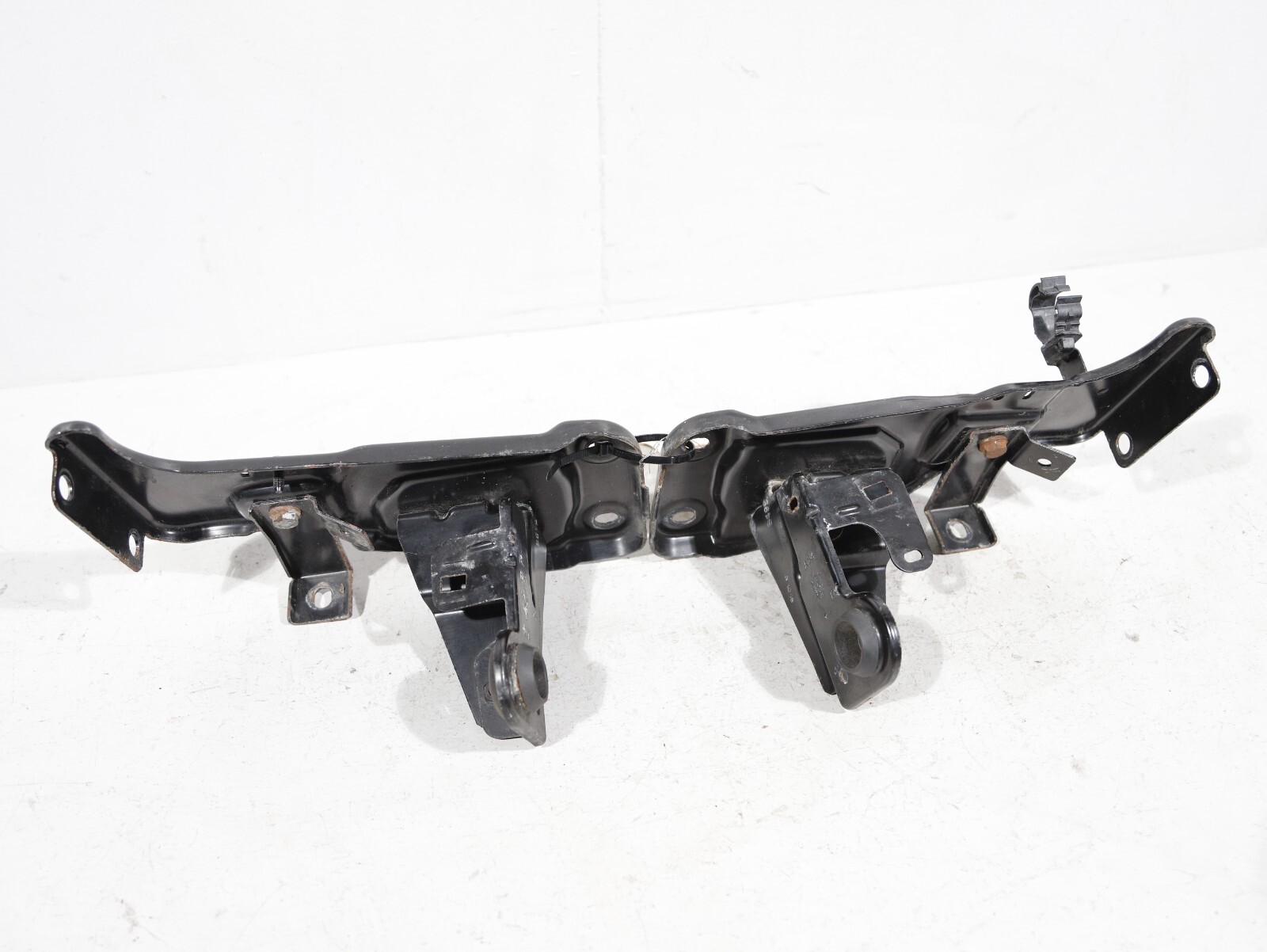 2017-2020 MASERATI LEVANTE 3.0L LEFT RIGHT FRONT RADIATOR MOUNT BRACKET OEM 🚗