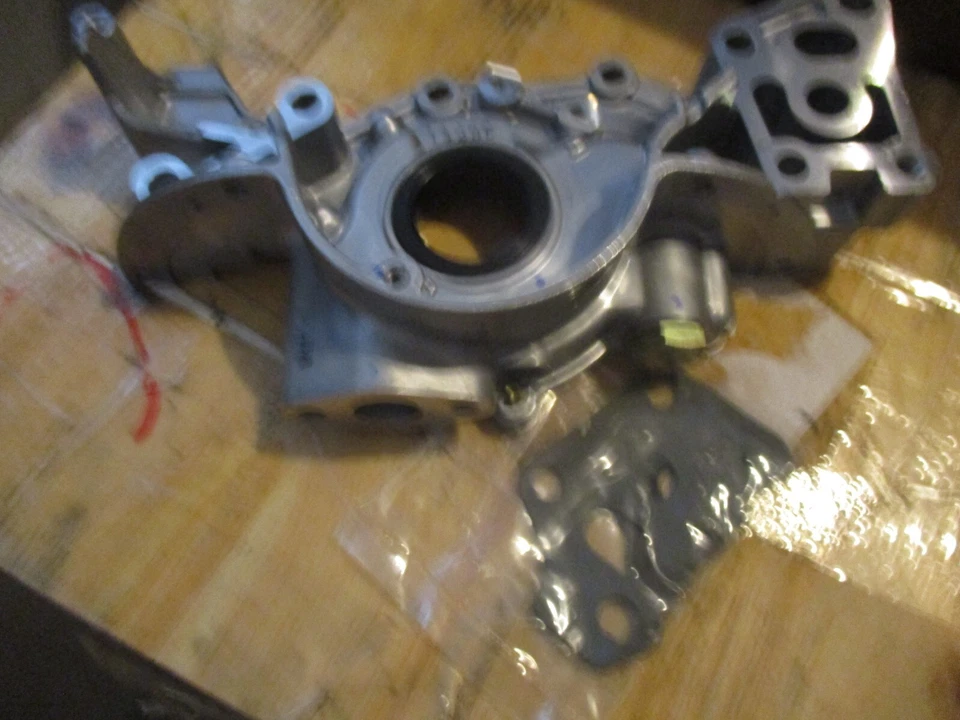 Bomba de aceite motor 1995-2004 Mitsubishi Montero Sport 3,0 L 3,5 L 6G72 6G74 OPMI31 Foto 3 de 4