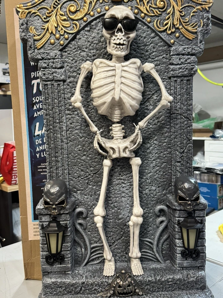万圣节动画骨架墓碑带音乐和灯光 3 英尺 (1 米) — 第 2/4 张图片