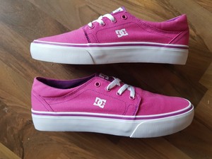 dc trace shoes