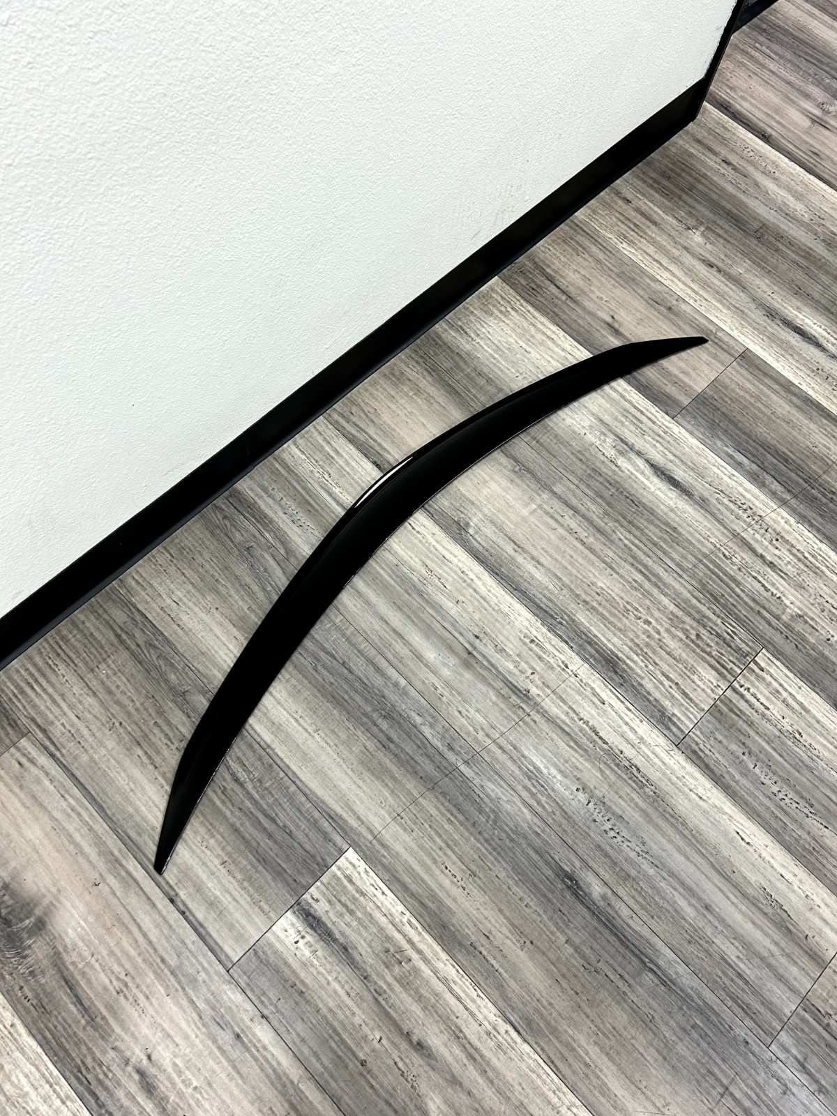 GENUINE OEM LAMBORGHINI URUS REAR WING SPOILER OEM 4ML827950 (Black)
