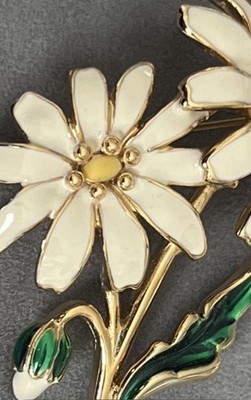 VINTAGE -  Joan Rivers Classics Collection Double Daisy Enamel Brooch Pin