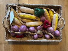 Beau Ancien Panier de table En Osier Vintage avec légumes réalistes  Corbeille