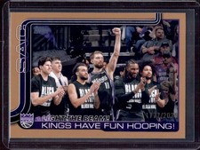 LIGHT THE BEAM 2025-26 Topps #295 Gold Parallel #1777/2025 Kings Have Fun
