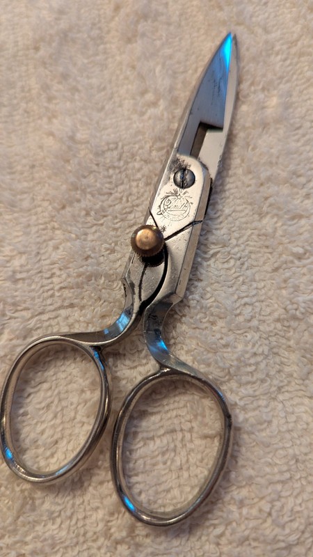 Marshall Wells ZENITH antique pre-1915 4.5" sewing thread snips scissors vintage