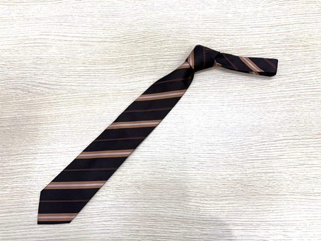 GUCCI Necktie Tie Brown Beige All over Striped pattern 100% Silk Made in Italy