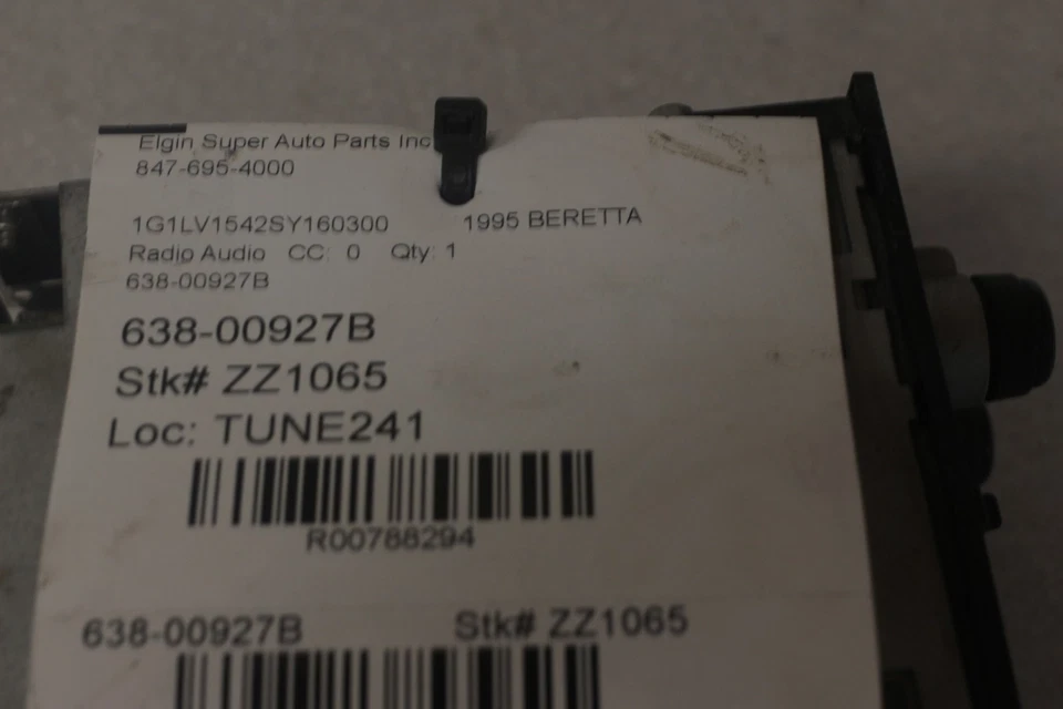 Reproductor de casete AM FM genuino OEM GM Delco 16182701 se adapta a Chevrolet Beretta 1995 Foto 3 de 4