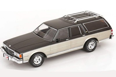 MCG 1985 Chevrolet Caprice Station Wagon Grey & Silver 2-Tone 1:18 MCG18478