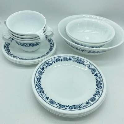 Corning Ware Corelle Old Town Blue Onion Vintage Dinnerware 16-Piece Set