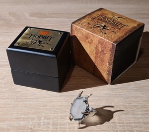 THE NOBLE COLLECTION - The Hobbit - Thranduil Crystal Ring (sz10)