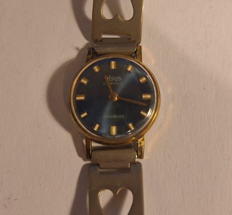 Beautiful Vintage Nisus 17 Jewels Ladies Mechanical Watch For Repairs  View 2