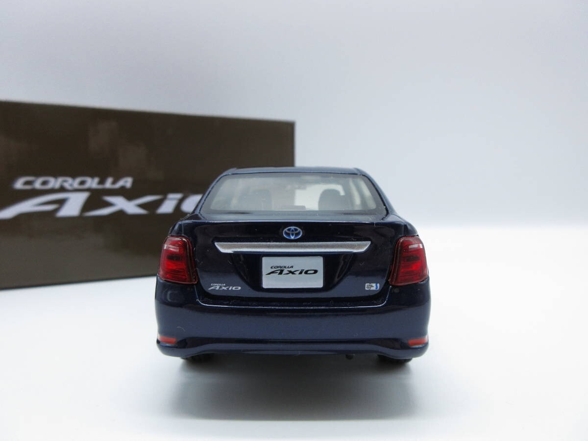 COROLLA AXIO Luxel 大きいカラーサンプルミニカー COROLLA AXIO Luxel 大きいカラーサンプルミニカー 1:30 Toyota