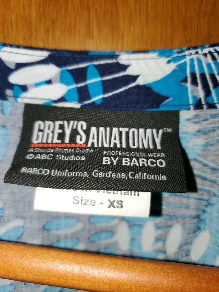  Grey’s Anatomy By Barco  Scrub Top; Size XS  with pockets Blue and White  - Image 2 of 4