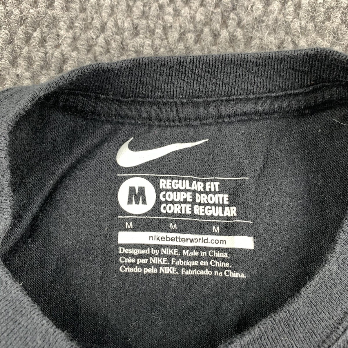 Nike Regular Fit T Shirt Mens Medium Center Big Swoosh Graphic