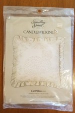 1983 Candamar Something Special Candlewicking Cat Pillow Kit 80103