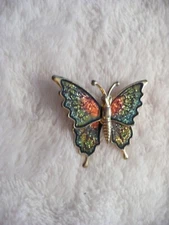 VI- BUTTERFLY COLORFUL PIN BACK   #47359   (METAL)