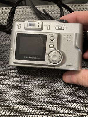 Panasonic Lumix DMC-LC20 2.0MP Compact Digital Camera Silver