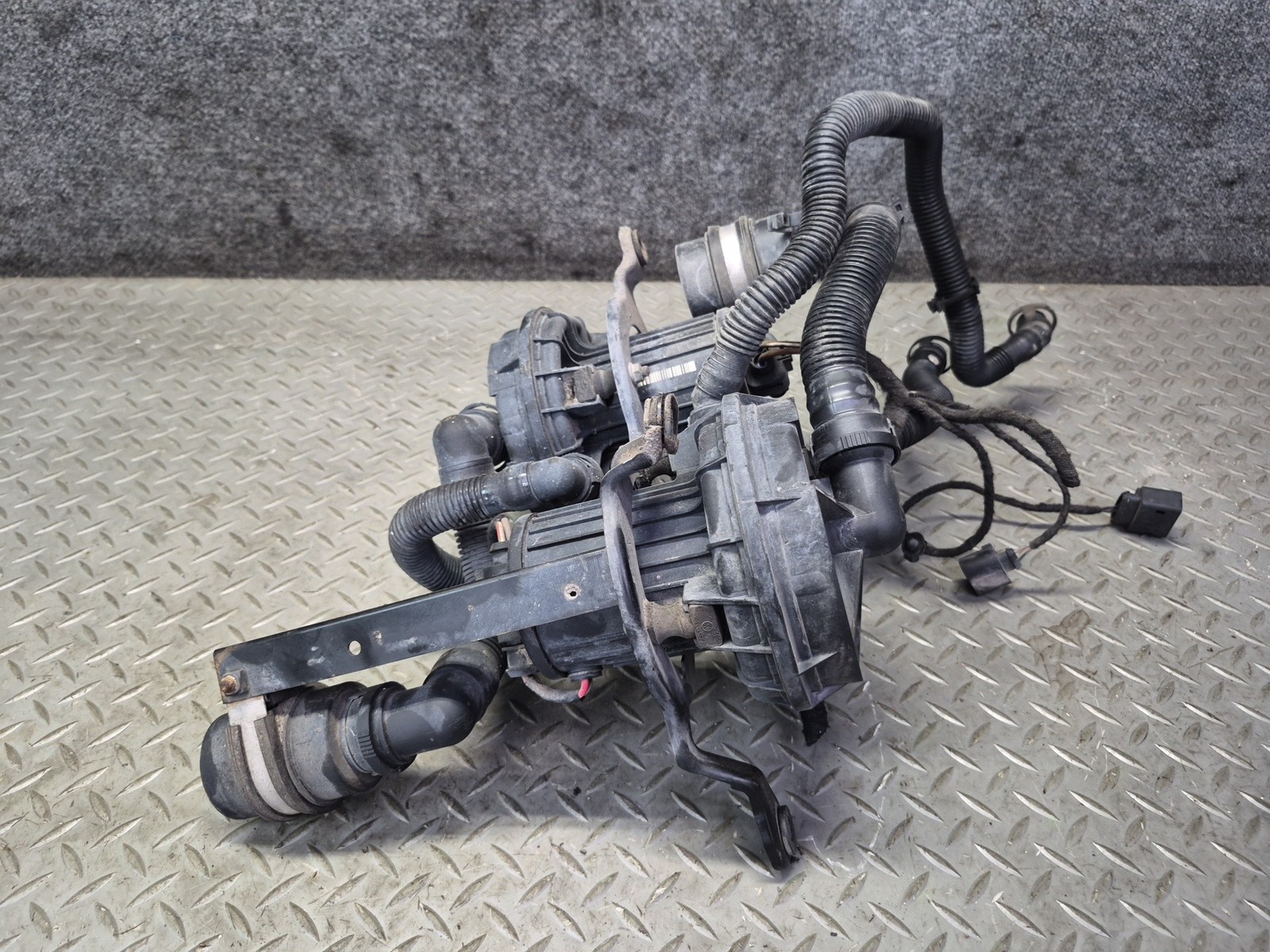 Bentley Continental GT 2003-2010 Secondary air pump P/N 3W0131083B