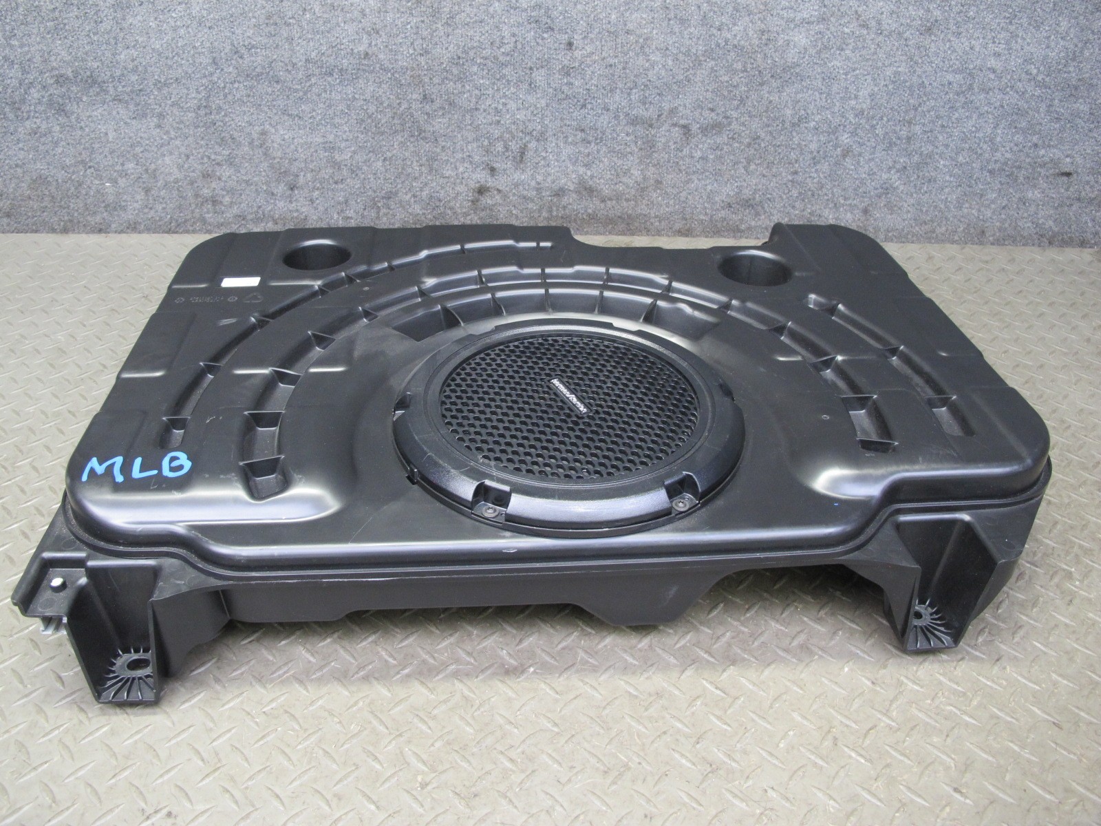 2017-2020 MASERATI LEVANTE M161 REAR AUDIO SUBWOOFER SPEAKER BOX ASSEMBLY