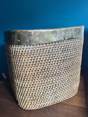Vintage 70er Jahre italienischer MCM Gabriella Crespi Stil Rattan Messingverkleidung Bodenkorb