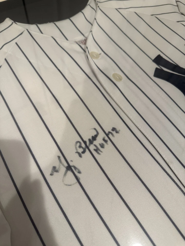 Camiseta deportiva autografiada por Yogi Berra de la corte certificado de autenticidad JSA con hermoso marco NY Yankees 31x36 ⭐️ Foto 3 de 4