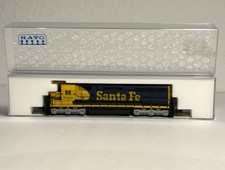 KATO EMD SD45 Diesel Locomotive Santa Fe N Scale Yellow Blue #5426