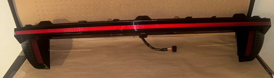 2022 -2023 HYUNDAI TUCSON LED TAIL LIGHT REAR CENTER LAMP OEM 92403-CW120 - Image 2 of 4