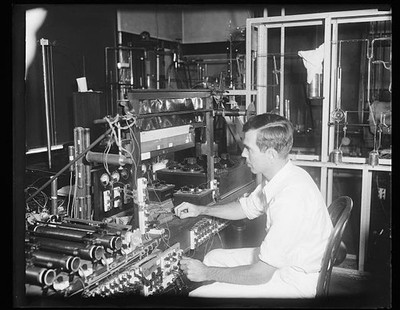1932 1933 Scientist at Laboratory Equipment Research Experiment Machine