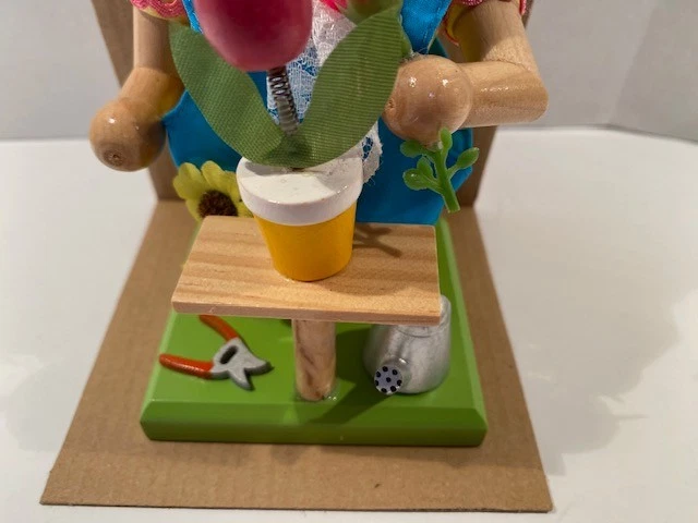 Quebra-Nozes Coelho World Market Novo na Caixa - Imagem 3 de 4