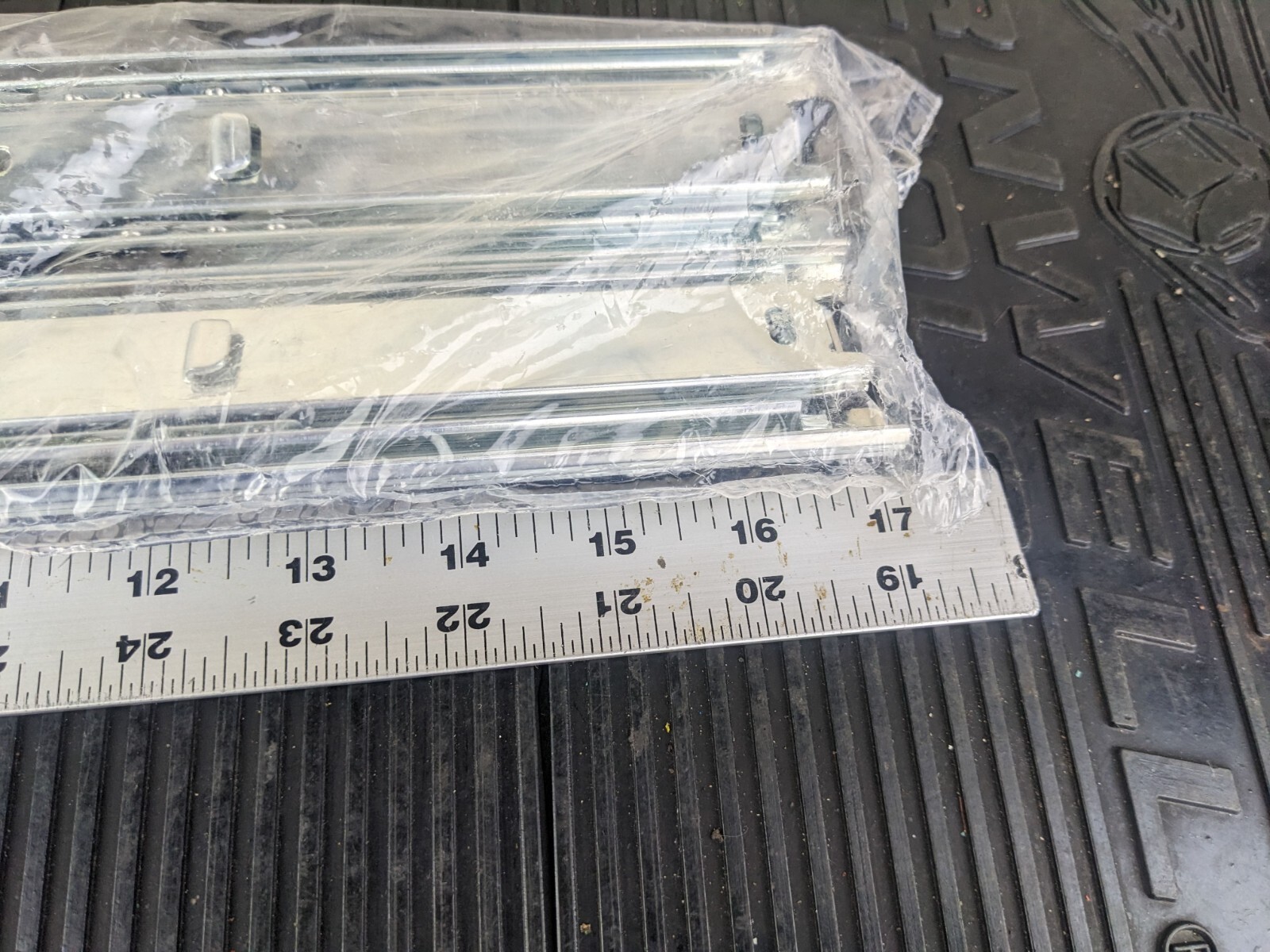 #bg820 Snap- On Slide L/R tool box ball bearing 8-05288alrms 17-1/8&rdquo;MD slides