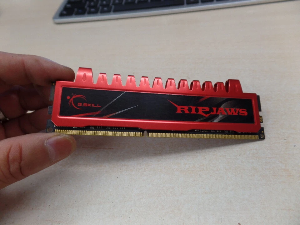 Awesome G.Skill Ripjaws PC3-12800 DDR3-1600 F3-12800CL9Q-16GBRLMemory RAM 4GB - Image 2 of 4