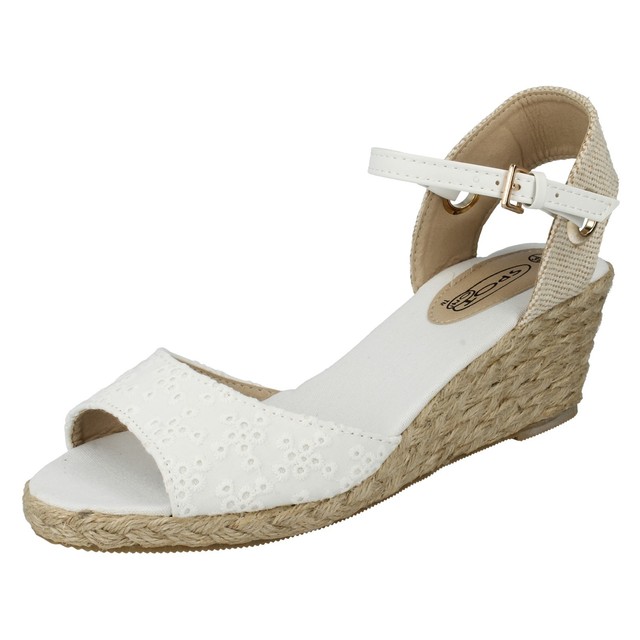 Spot On Shoes Sale Ladies White Broderie Anglaise 2 5 Wedge Heel Sandals Spot On F2248 Makolli Tj