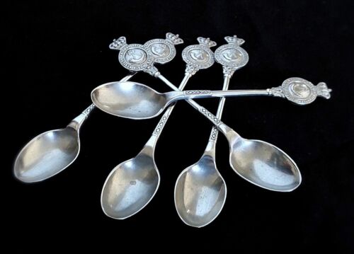 Walker & Hall Five George V Sterling Silver Rifle Spoons - Picture 1 of 5