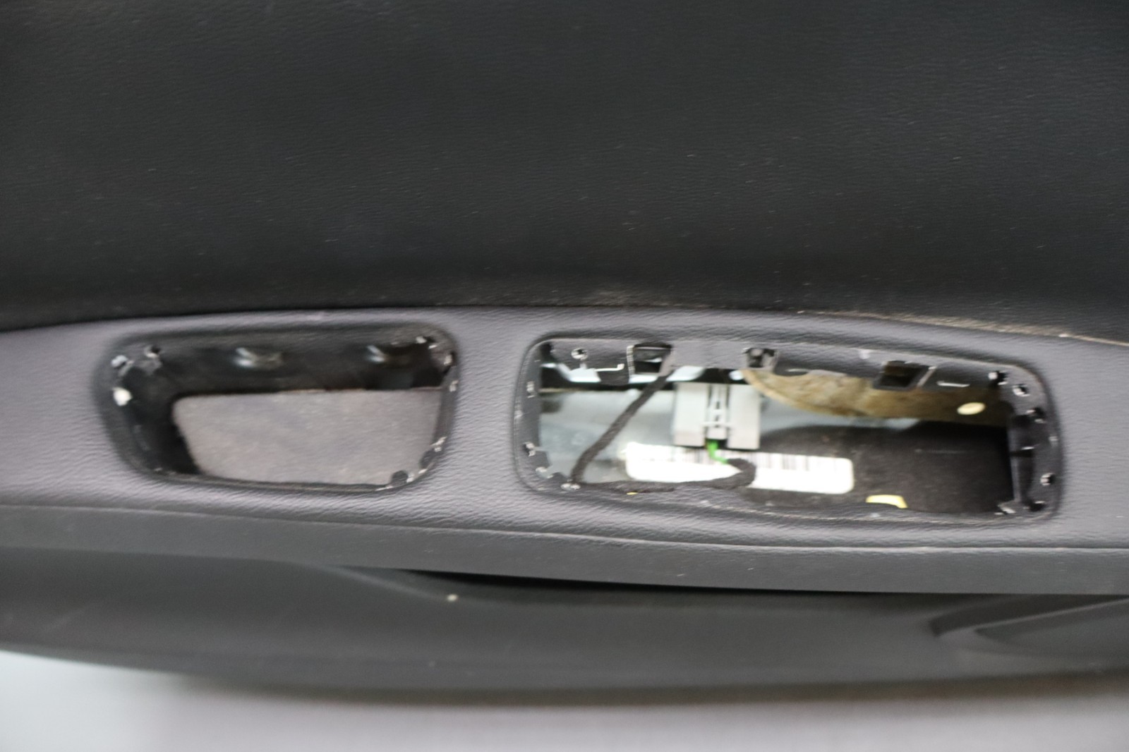 14-17 Maserati Ghibli M157 Front Left Driver Interior Door Panel 105804245CL Oem
