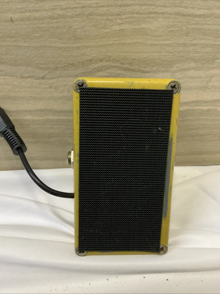 Pedal de efectos MXR Distortion Plus original vintage modificado para alimentación de CA Foto 2 de 4