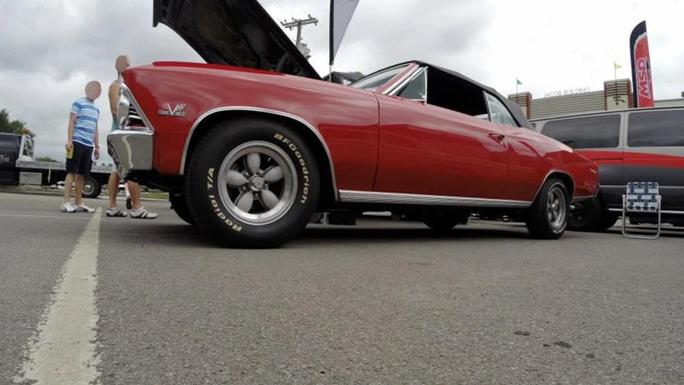 15x10" American Racing Vintage VN402 Classic 200S Two-Piece Vintage Silver Foto 2 de 4