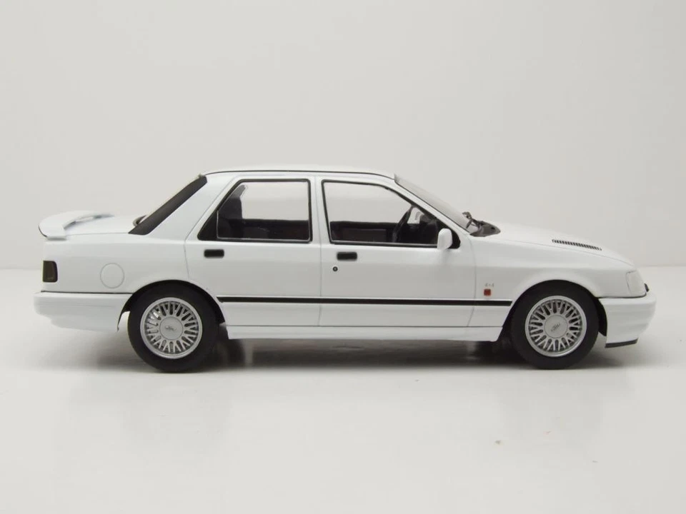 Ford Sierra Cosworth 4X4 1992 Bianco Modellino 1:18 MCG - Immagine 4 di 4