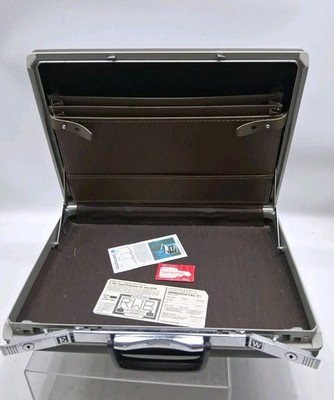 VTG Samsonite Classic III Attache Briefcase Hard Case With Keys Look At Pictures