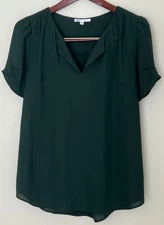 DR2 Women's Short Lantern Sleeve V-Neck Forest green Blouse Curved hem M
