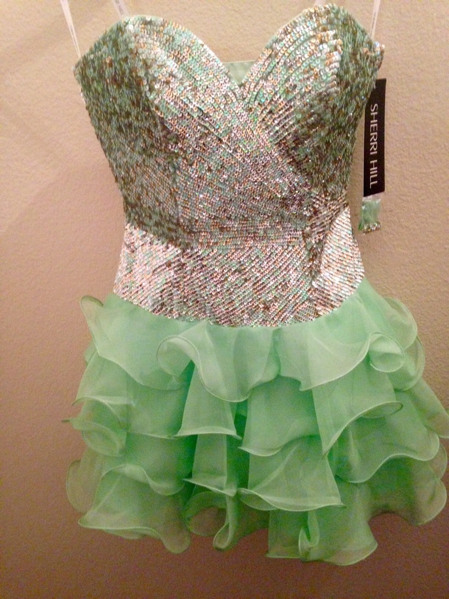 green emerald velvet dress Sherri Hill 55199