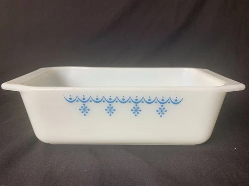 Vintage PYREX Snowflake Garland 913 Loaf/Bread Pan Blue Ovenware