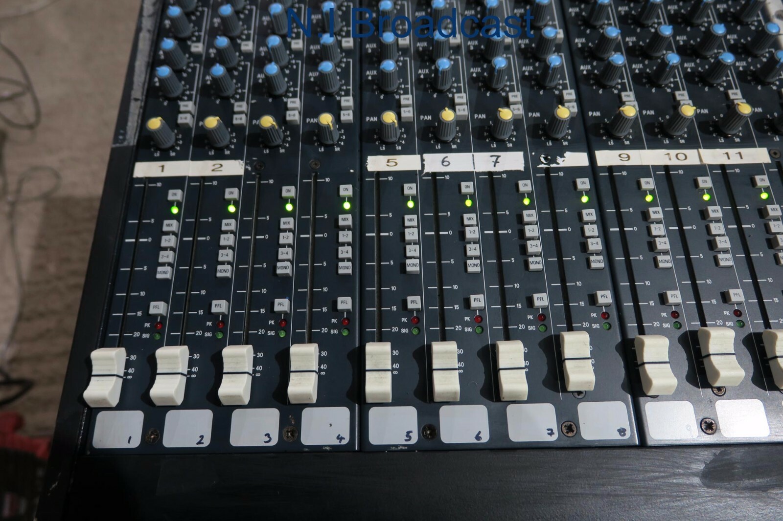 Soundcraft k1 32channel analog sound mixer Grelly België