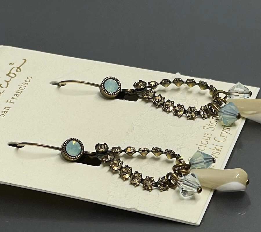 Brincos femininos Liz Palacios longos perfurados folheados a ouro pérola de cristal Swarovski 2"" - Imagem 4 de 4