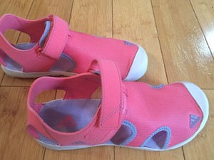 captain toey sandals