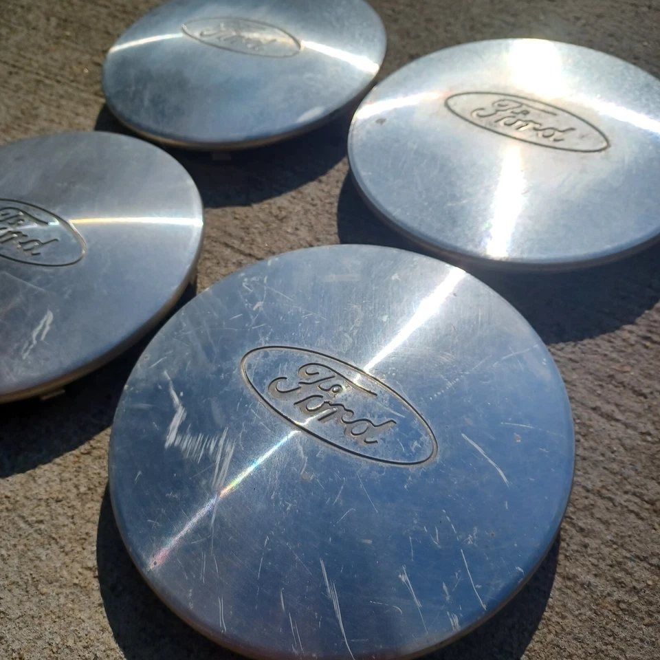 Juego de 4 tapas centrales Ford Crown Victoria Taurus, 1995-1999, p/n F58A 1A096 KB Foto 2 de 3