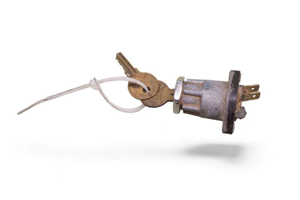 1966 Triumph Tiger TR6 R Bonneville 650 T120R TR6R *2855 Switch Key - Image 2 of 4