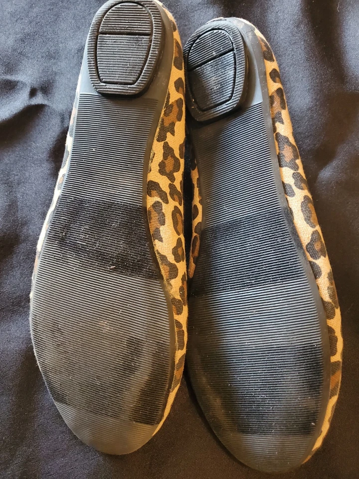 Disney Parks Womens Shoes Ballet Flats Cheetah Print With Gold Charm Wn Sz 9 Foto 2 de 3