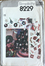 SIMPLICITY 8229 WREATH, TREE SKIRT, STOCKING, ORNAMENTS SEWING PATTERN  1977 CUT