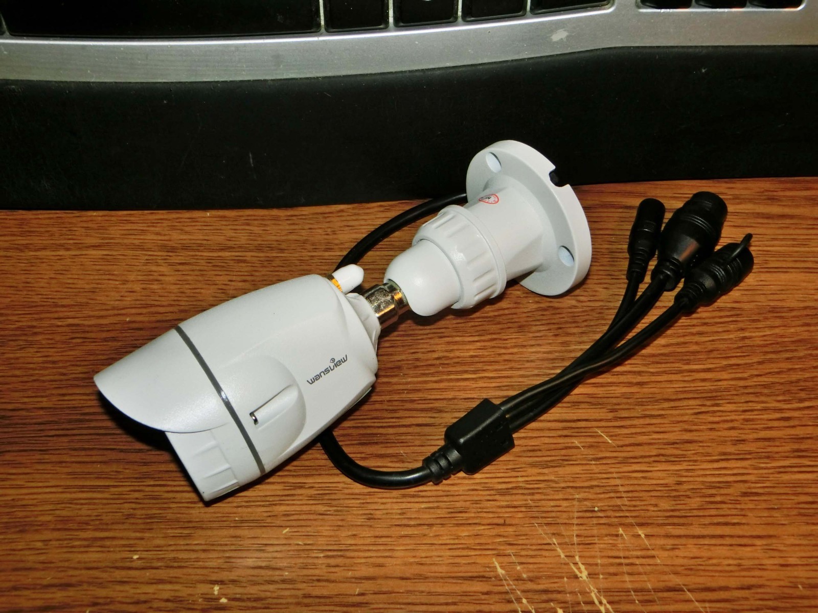 Wansview Model W4 Security camera, Outdoor Cloud IP Wireless / 1080P