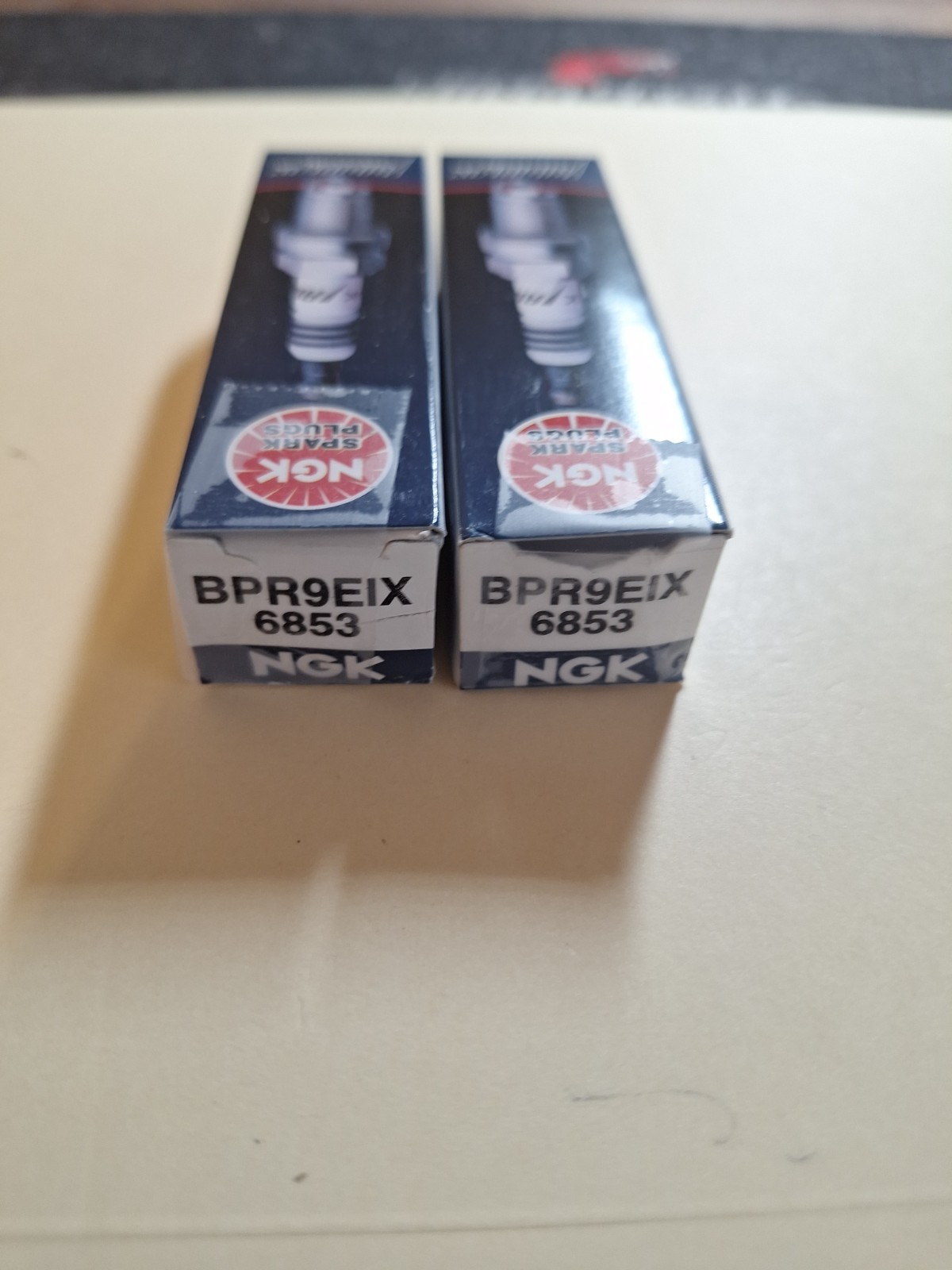 Pack Of 2 Genuine NGK 6853 BPR9EIX Iridium IX Spark Plugs.